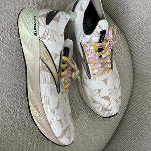 Brooks Men’s Levitate Stealthfit 6 Neutral Running Shoe